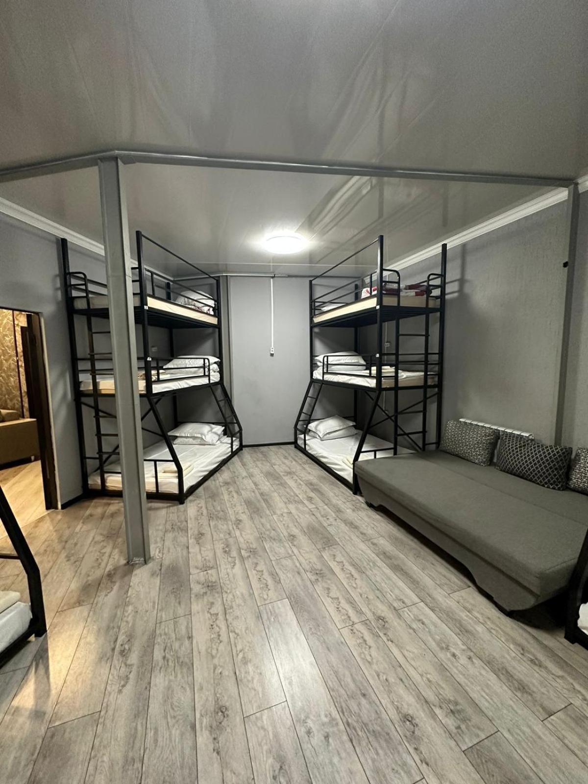 Kuze Hostel อัลมาตี ภายนอก รูปภาพ