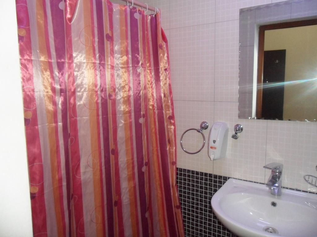 Kuze Hostel อัลมาตี ภายนอก รูปภาพ